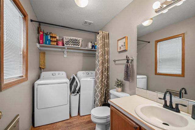 12323 Tanglewood Drive, Urbandale, IA 50323