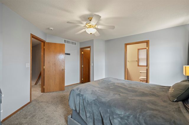 12323 Tanglewood Drive, Urbandale, IA 50323