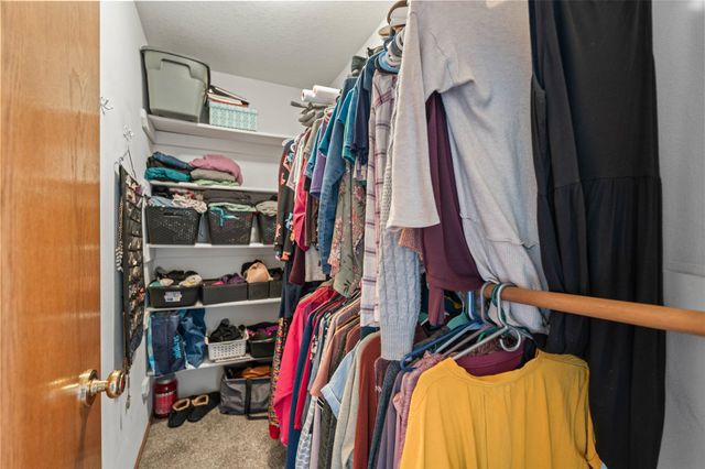 12323 Tanglewood Drive, Urbandale, IA 50323