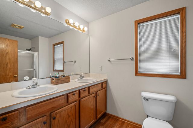 12323 Tanglewood Drive, Urbandale, IA 50323