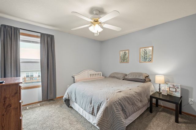 12323 Tanglewood Drive, Urbandale, IA 50323