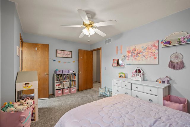 12323 Tanglewood Drive, Urbandale, IA 50323