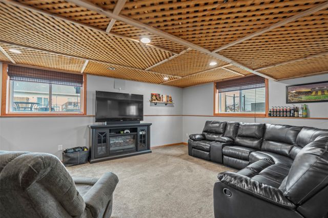 12323 Tanglewood Drive, Urbandale, IA 50323