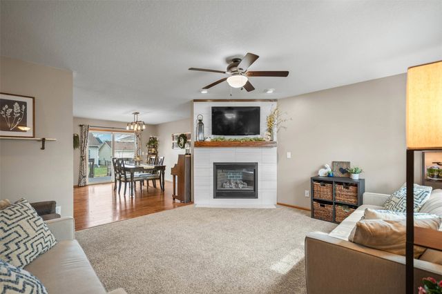 12323 Tanglewood Drive, Urbandale, IA 50323