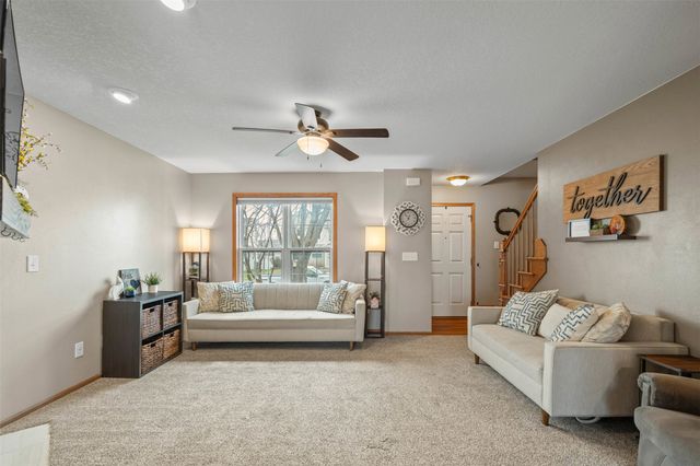 12323 Tanglewood Drive, Urbandale, IA 50323