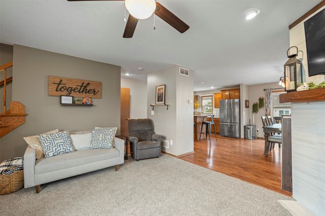 12323 Tanglewood Drive, Urbandale, IA 50323