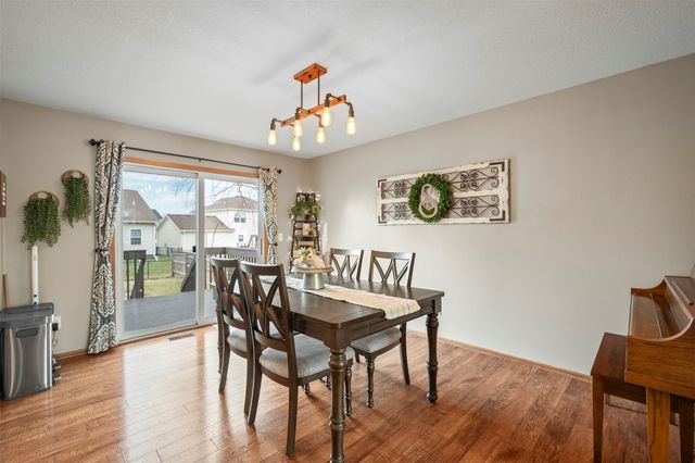 12323 Tanglewood Drive, Urbandale, IA 50323