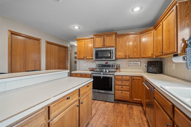 12323 Tanglewood Drive, Urbandale, IA 50323