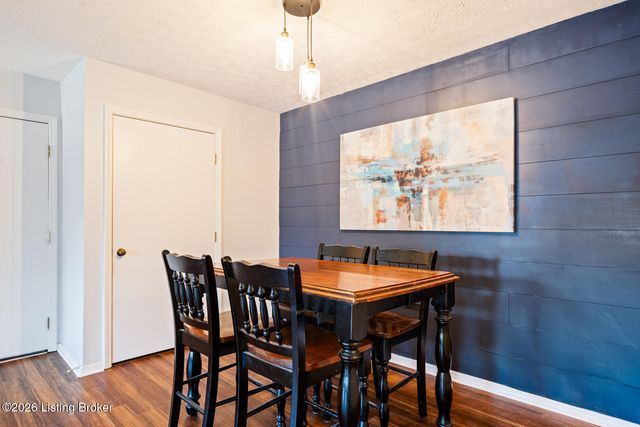 1008 Lake Way, Louisville, KY 40222