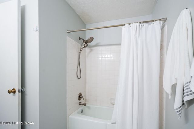 1008 Lake Way, Louisville, KY 40222