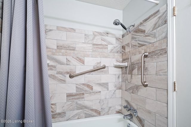 1008 Lake Way, Louisville, KY 40222