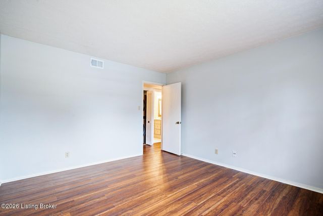 1008 Lake Way, Louisville, KY 40222