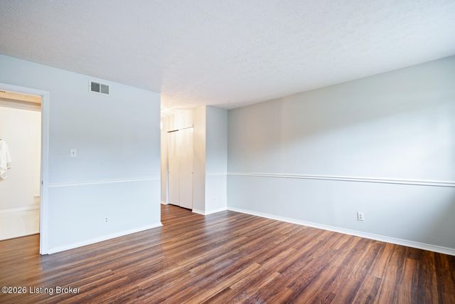 1008 Lake Way, Louisville, KY 40222