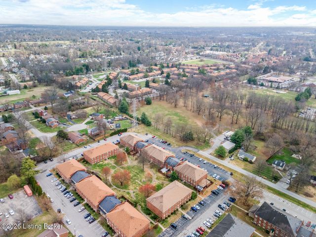 1008 Lake Way, Louisville, KY 40222