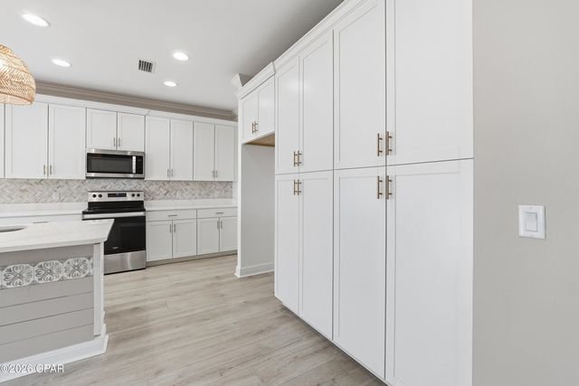 8424 Landshark Boulevard, Panama City Beach, FL 32413