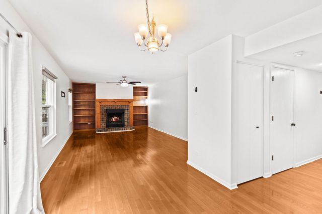 912 Matthew Court, Naperville, IL 60540