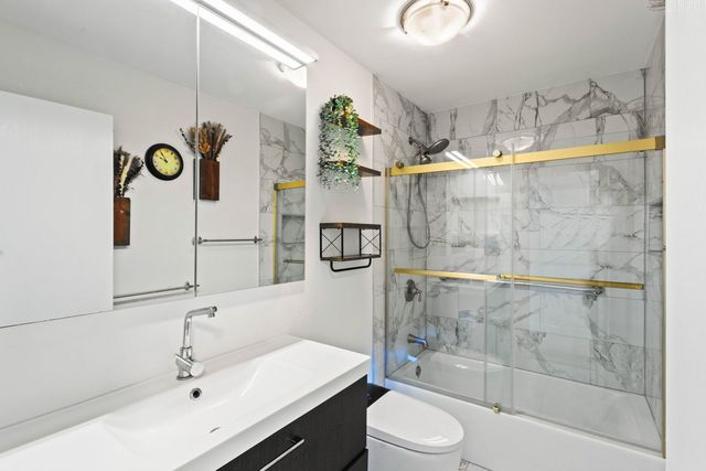 912 Matthew Court, Naperville, IL 60540