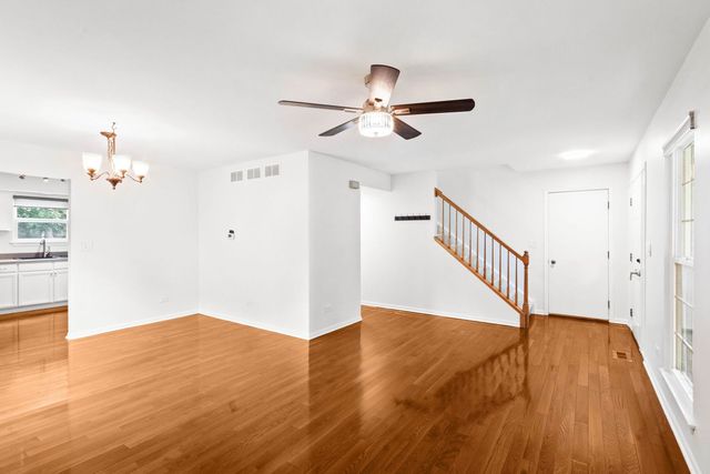 912 Matthew Court, Naperville, IL 60540