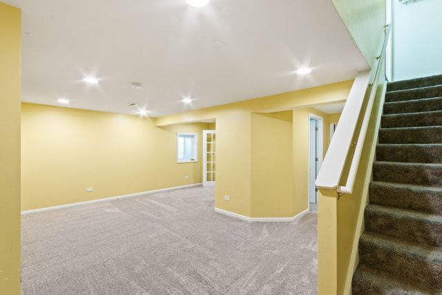 912 Matthew Court, Naperville, IL 60540
