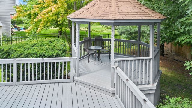 912 Matthew Court, Naperville, IL 60540