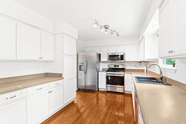 912 Matthew Court, Naperville, IL 60540