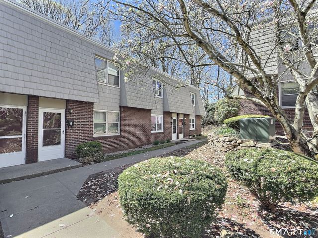 61 Dover Court B, Branford, CT 06405