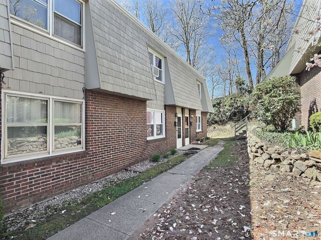 61 Dover Court B, Branford, CT 06405