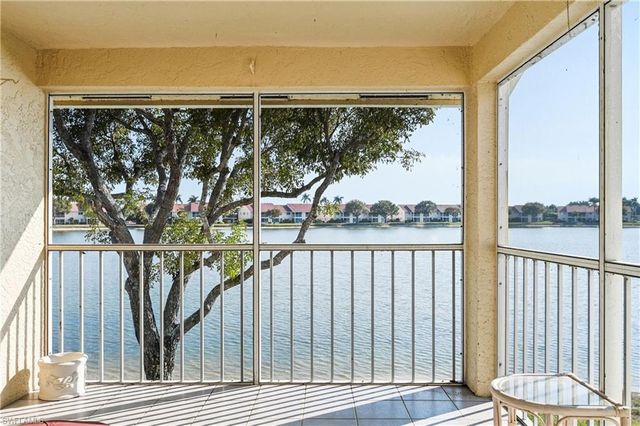 7760 Emerald CIR S202, Naples, FL 34109