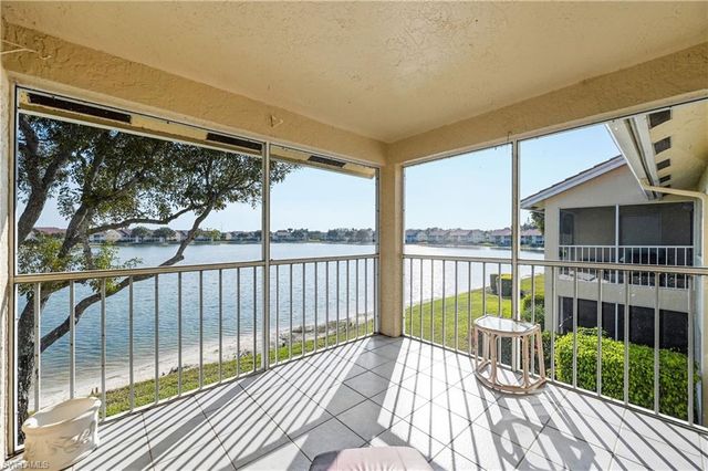 7760 Emerald CIR S202, Naples, FL 34109