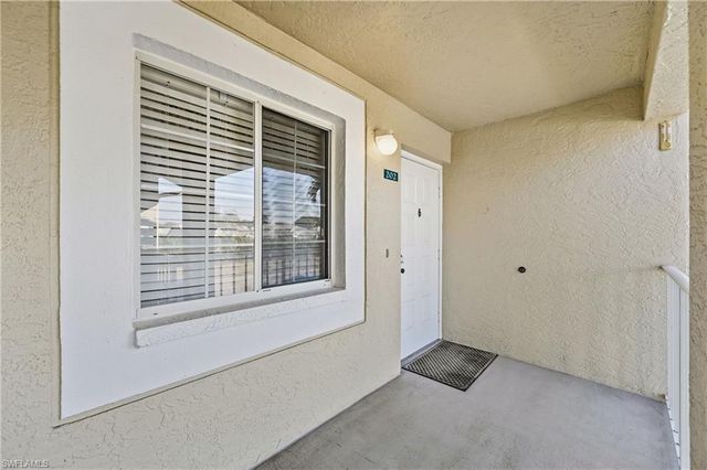 7760 Emerald CIR S202, Naples, FL 34109