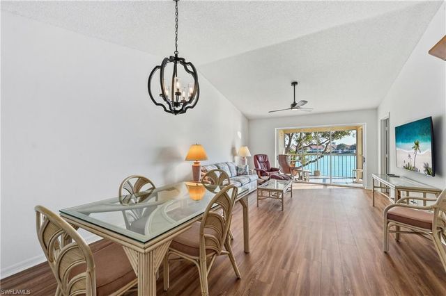 7760 Emerald CIR S202, Naples, FL 34109