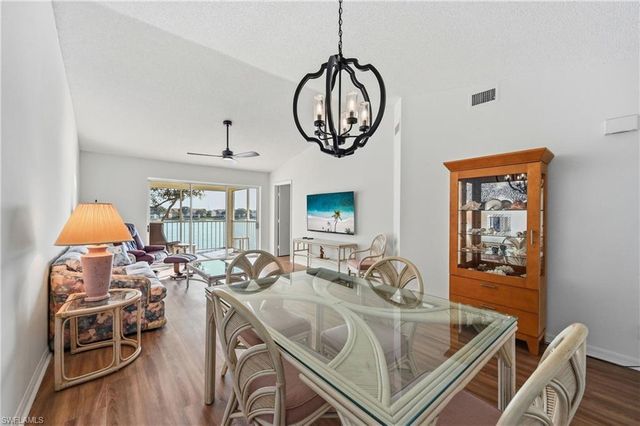 7760 Emerald CIR S202, Naples, FL 34109