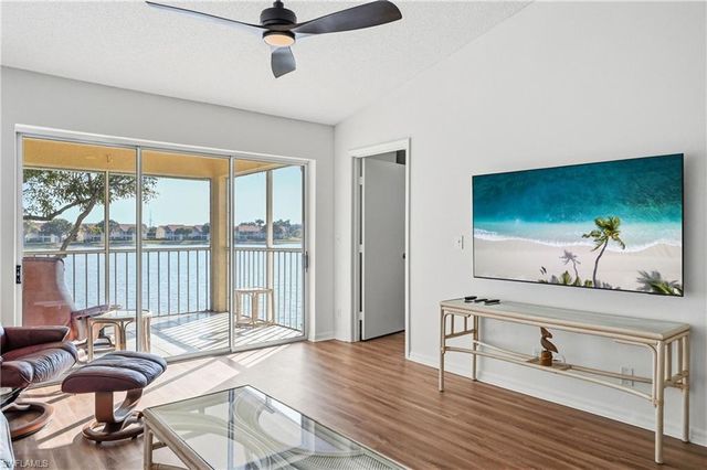 7760 Emerald CIR S202, Naples, FL 34109