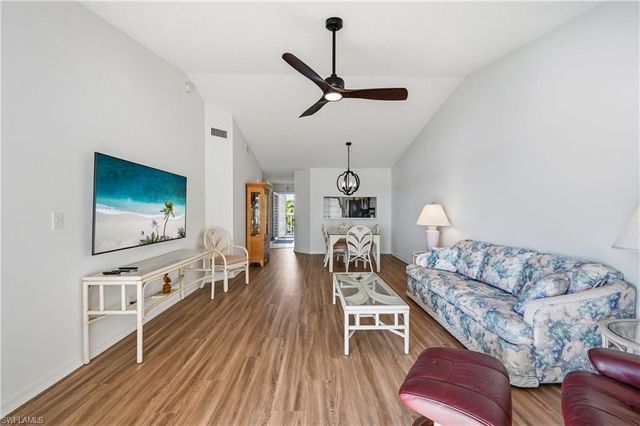 7760 Emerald CIR S202, Naples, FL 34109
