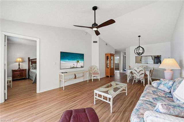 7760 Emerald CIR S202, Naples, FL 34109
