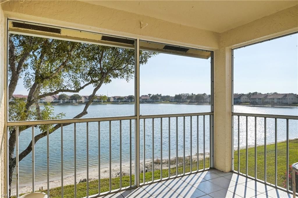 7760 Emerald CIR S202, Naples, FL 34109