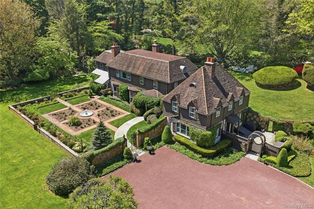 285 Piping Rock Road, Locust Valley, NY 11560