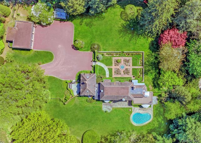 285 Piping Rock Road, Locust Valley, NY 11560