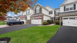 34 HILLYER LN, Newtown, PA 18940