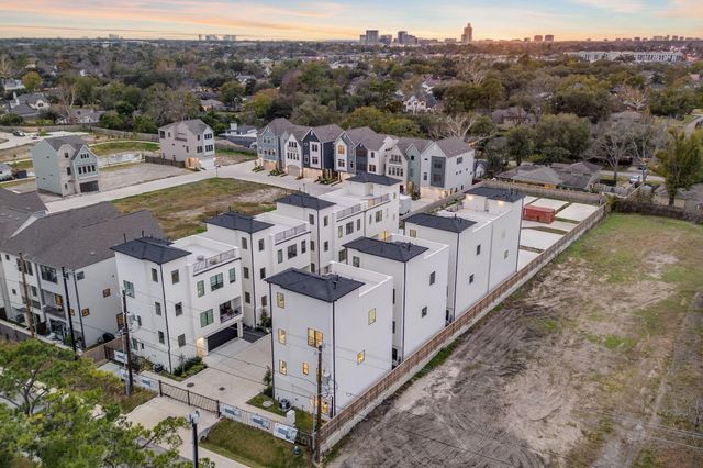 8707 Ojeman Villas Drive, Houston, TX 77055