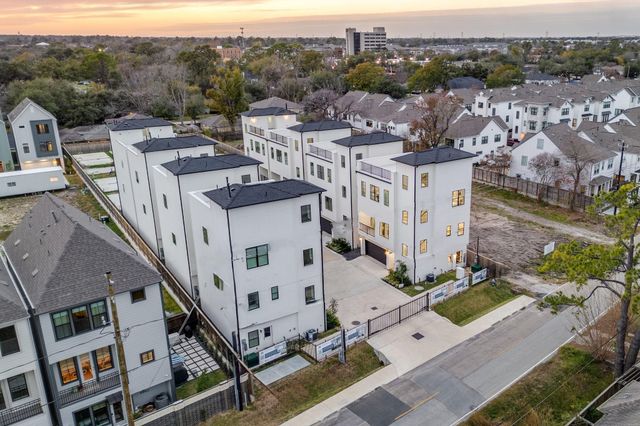 8707 Ojeman Villas Drive, Houston, TX 77055