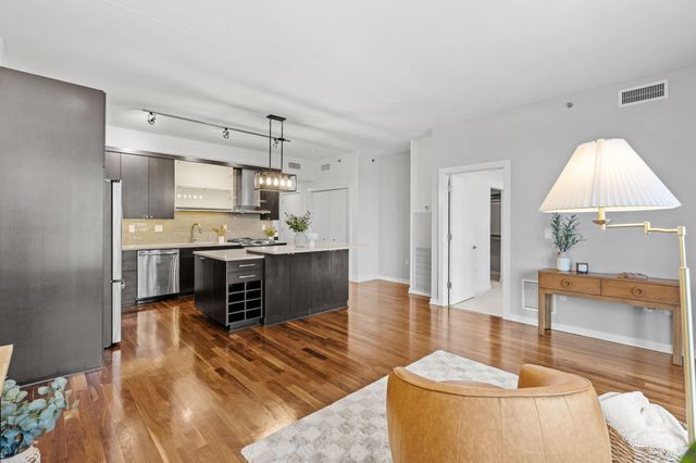 1120 S 2nd Street 512, Minneapolis, MN 55415
