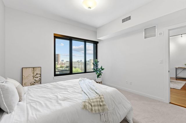 1120 S 2nd Street 512, Minneapolis, MN 55415