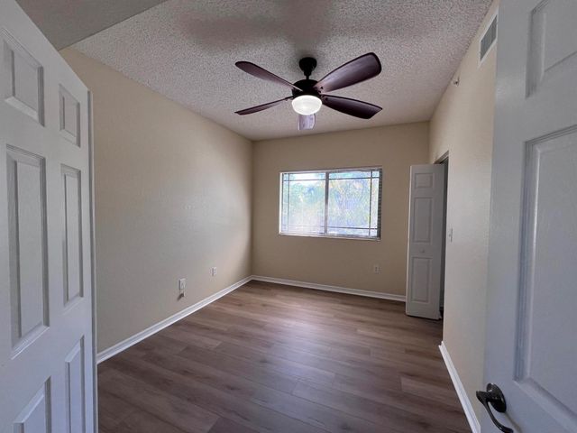 2808 Amalei Drive 101, Palm Beach Gardens, FL 33410
