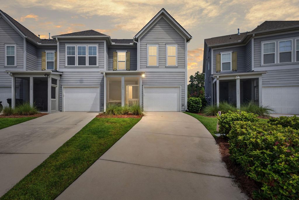 Image 2 of property listing at 141 Trailview Lane, Summerville, SC 29486