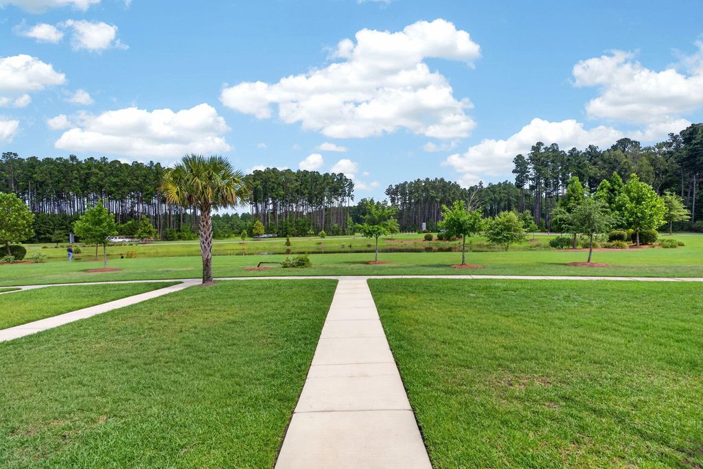 Image 3 of property listing at 141 Trailview Lane, Summerville, SC 29486