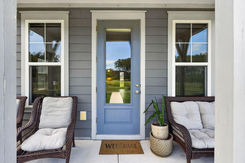 Image 4 of property listing at 141 Trailview Lane, Summerville, SC 29486