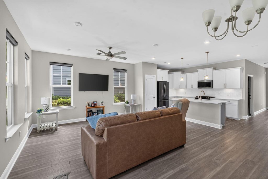 Image 7 of property listing at 141 Trailview Lane, Summerville, SC 29486
