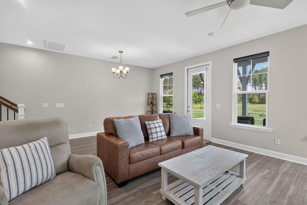 Image 9 of property listing at 141 Trailview Lane, Summerville, SC 29486