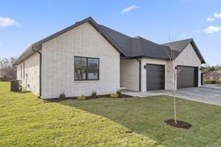 2048 North Sun Valley Drive, Springfield, MO 65802